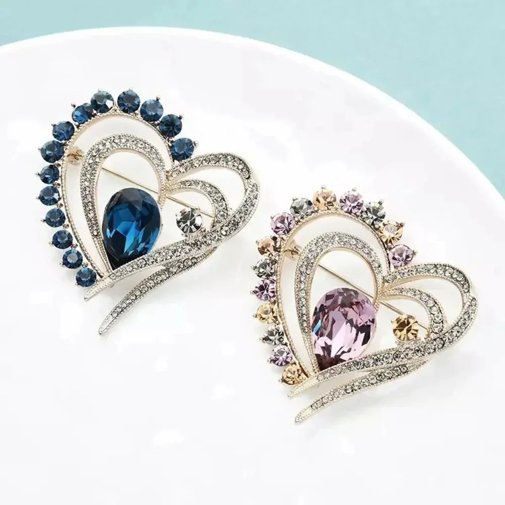 VQ Heart Brooch - Picture 2 of 5